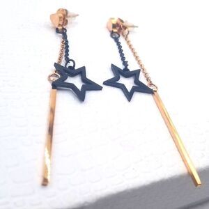 Light weight Dainty Dangle star bar earrings.
